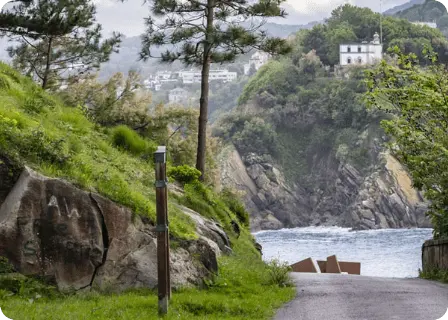 サン・セバスティアンの緑に囲まれた遊歩道